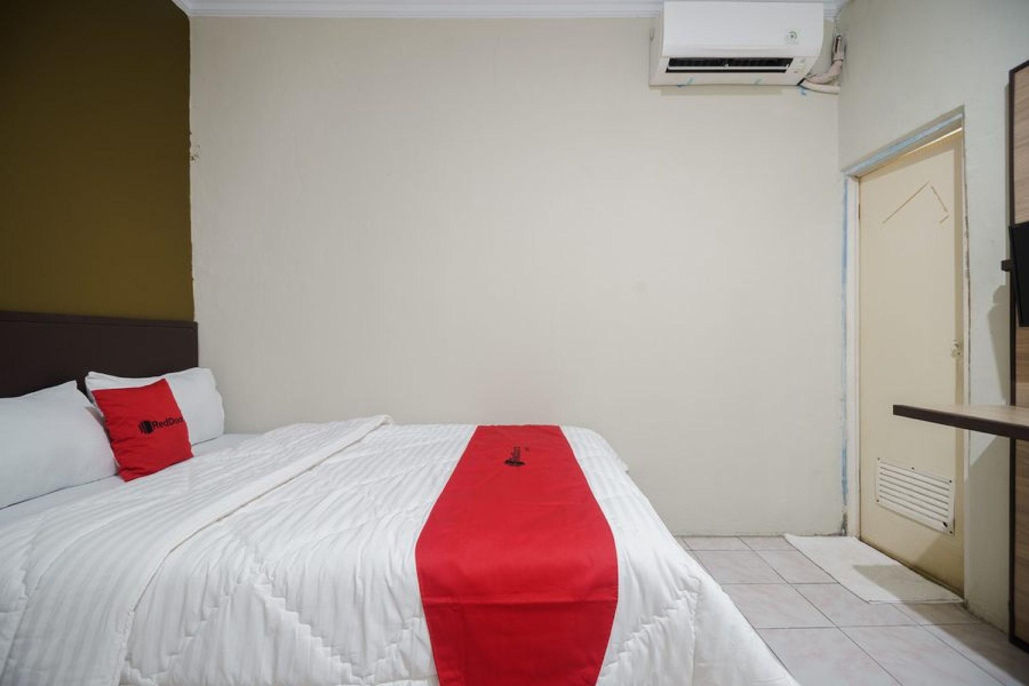 Reddoorz Near Cikampek Mall Karawang Hotell Exteriör bild