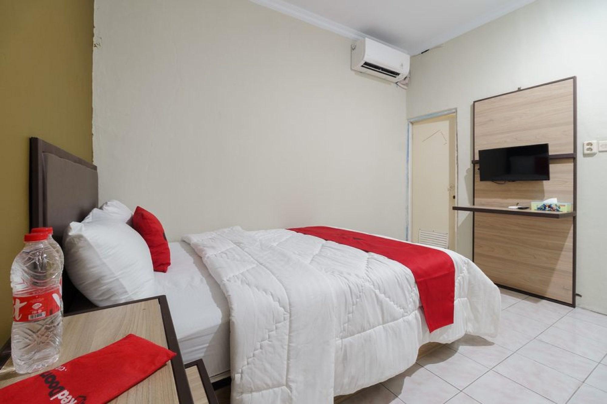 Reddoorz Near Cikampek Mall Karawang Hotell Exteriör bild